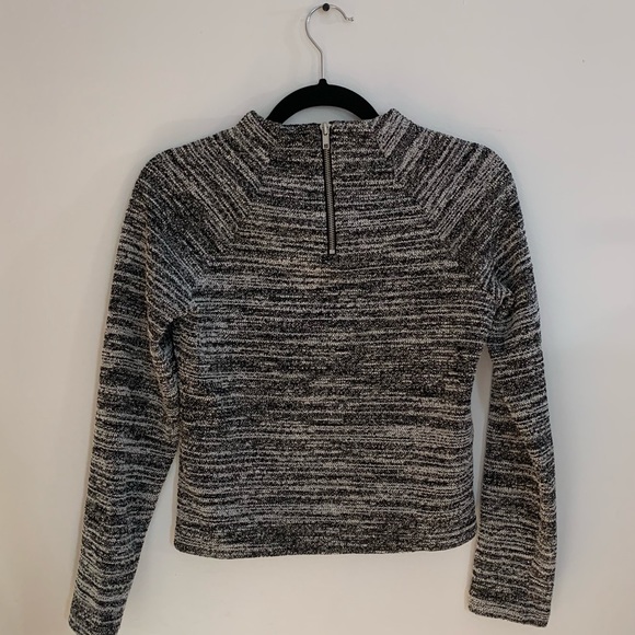 Grey speckled mock neck longsleeved cropped shirt - Picture 2 of 3